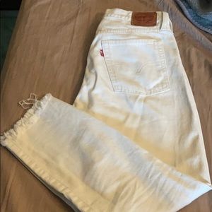 Size 29 Levi’s wedgie fit with raw hem